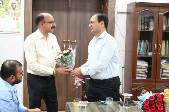 Dr. Arvind Kumar Tiwari, Registrar of Dr. CVRU Bilaspur has warm welcome to newly appointed Collector in Bilaspur